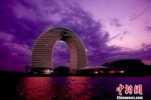 七星酒店似“馬桶蓋” 國內建筑被指迷失中國風